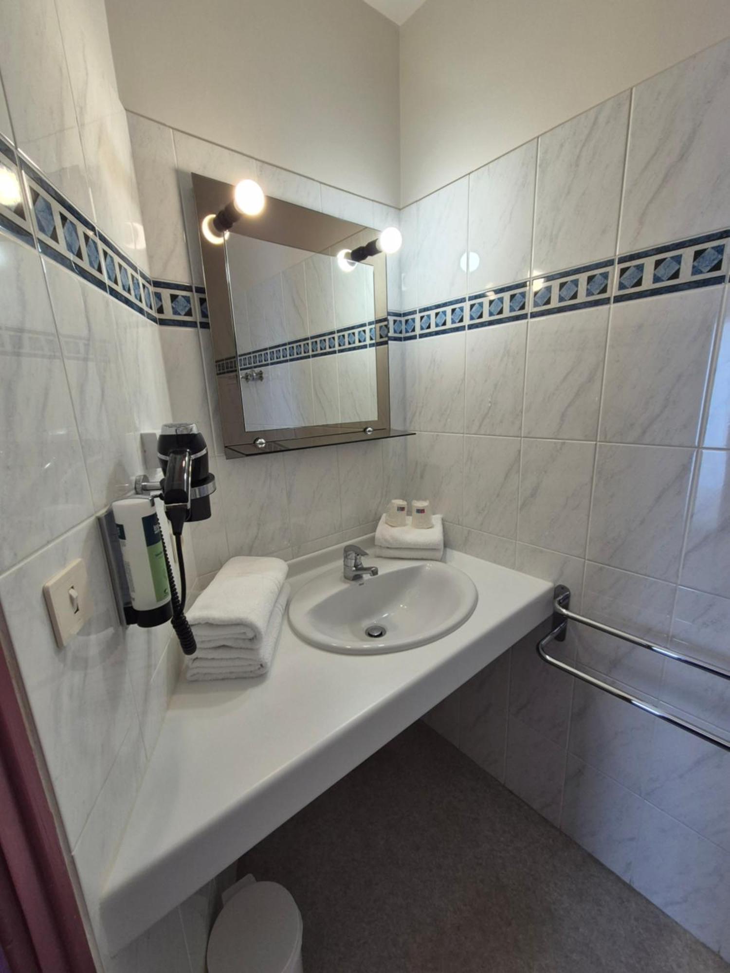 Hotel L'Albatros Damgan Luaran gambar
